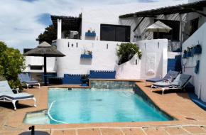Rocky Beach Holiday Home with panoramic sea views in Simon's Town